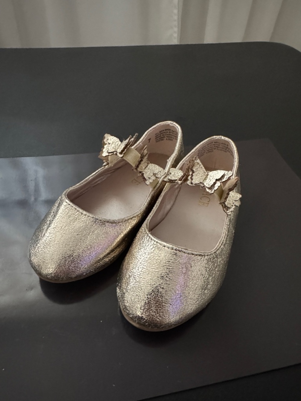 Children’s Place Girls Metallic Gold Butterfly Strap Mary Jane Kids Shoes Size 7 - Picture 2 of 6